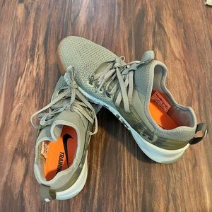 Nike Metcon free, men’s size 7 (women’s size 8.5), army green